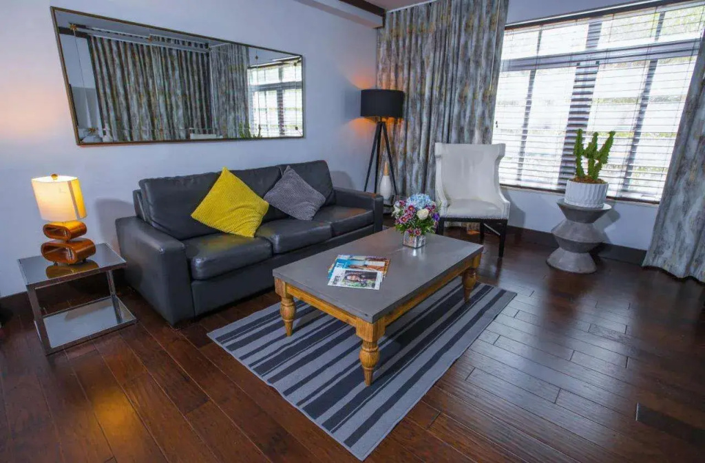 Lincoln Arms Suites
