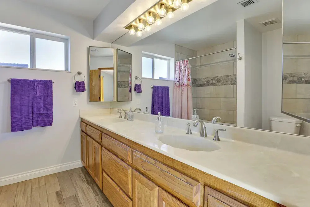Private Hot Tub & Huge Yard: Phoenix Family Home