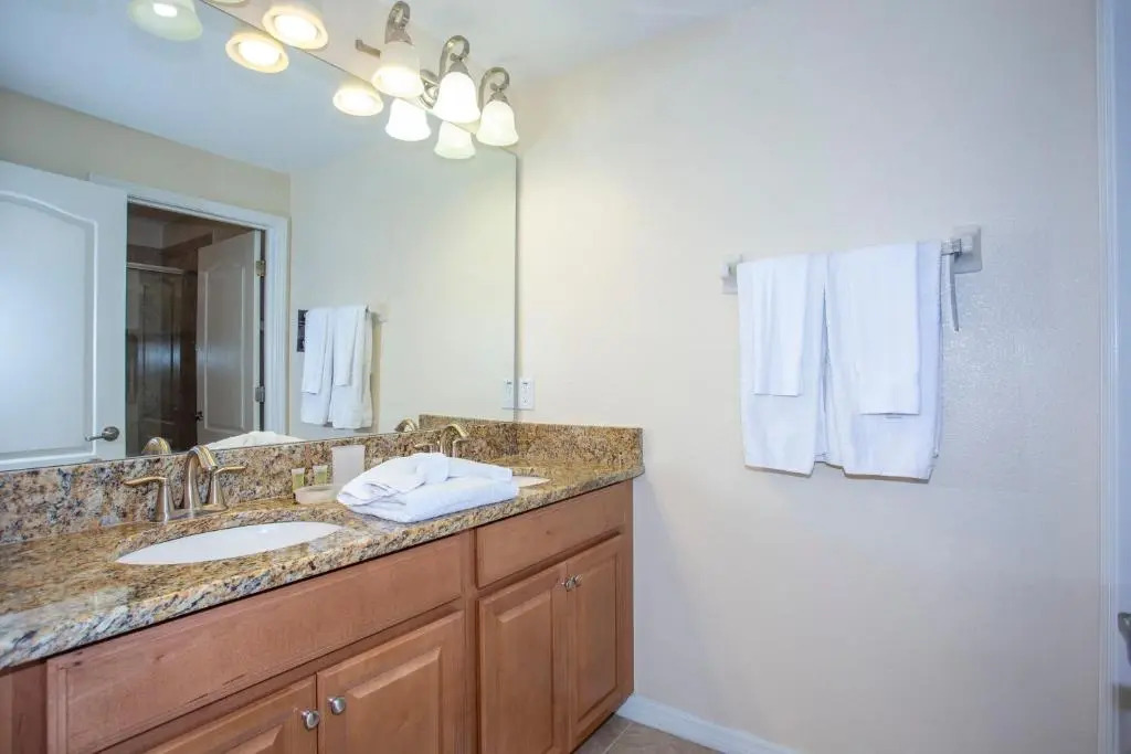 Stunning 4 Bd w/ Pool Close to Disney 8940