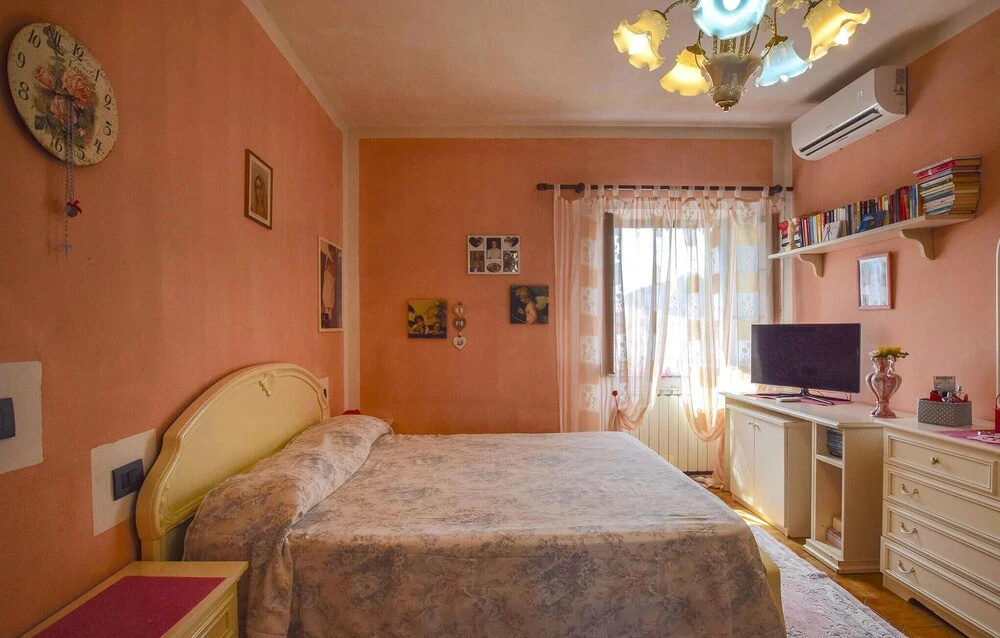 Stunning Home in Pietrasanta With 3 Bedrooms and Wifi