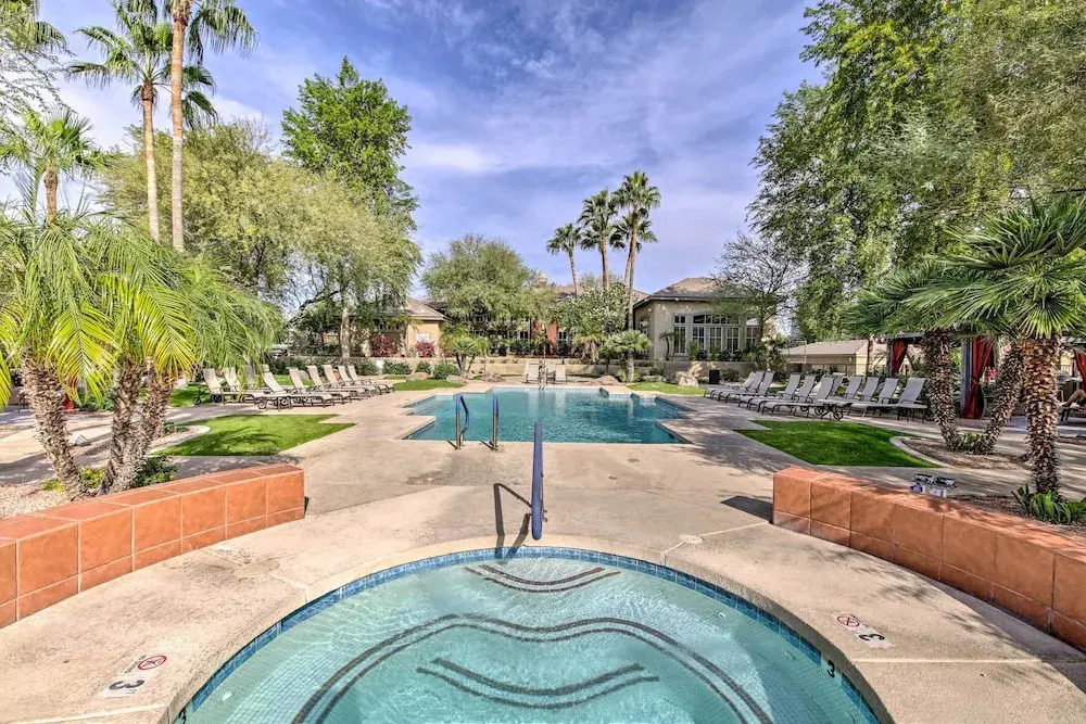 Walk to Papago Park: Central Phoenix Condo