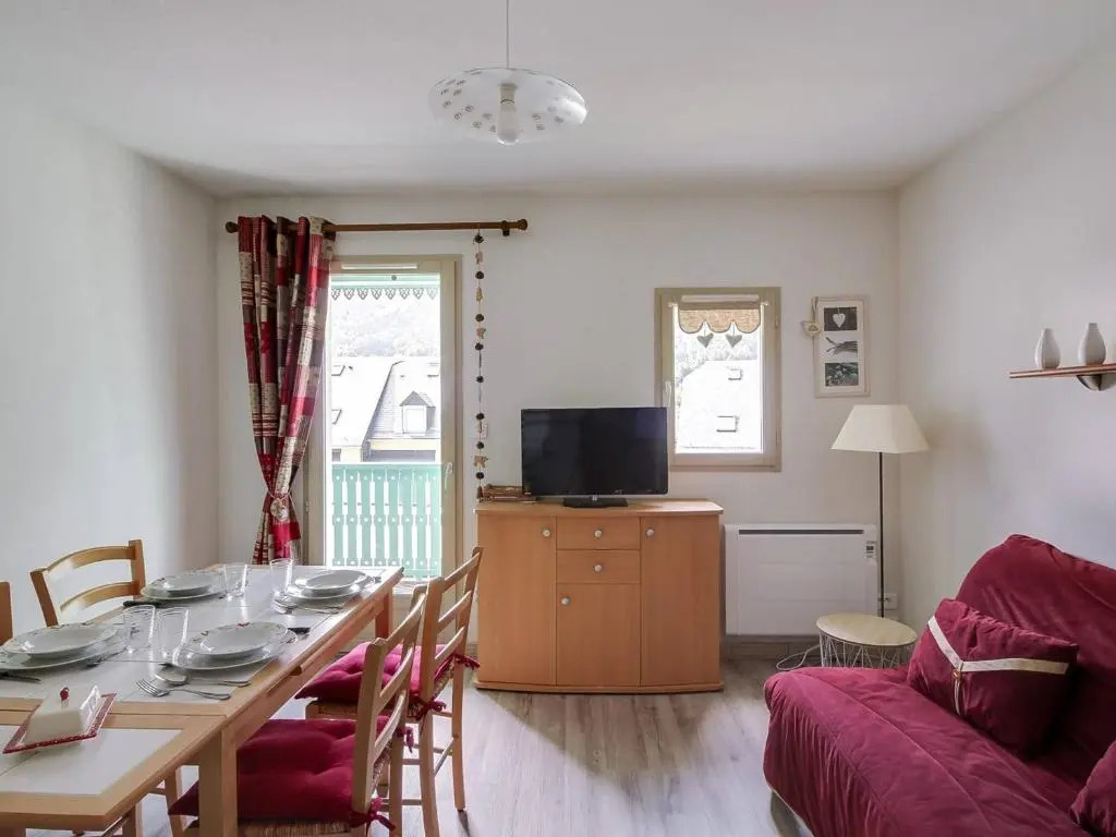 Chalet Duplex 4 Pers. avec Parking, Proche Télécabine et Commerces, Ski à 1700m - FR-1-401-39