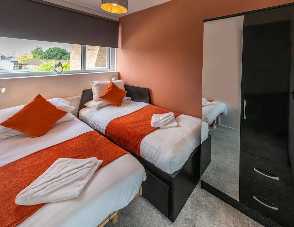 Charming 2-bed Apartment in Windsor - Free Parking