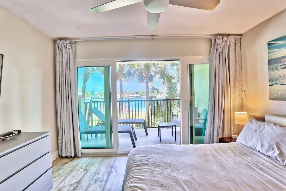 Land's End 1-206 Bay Front-premier