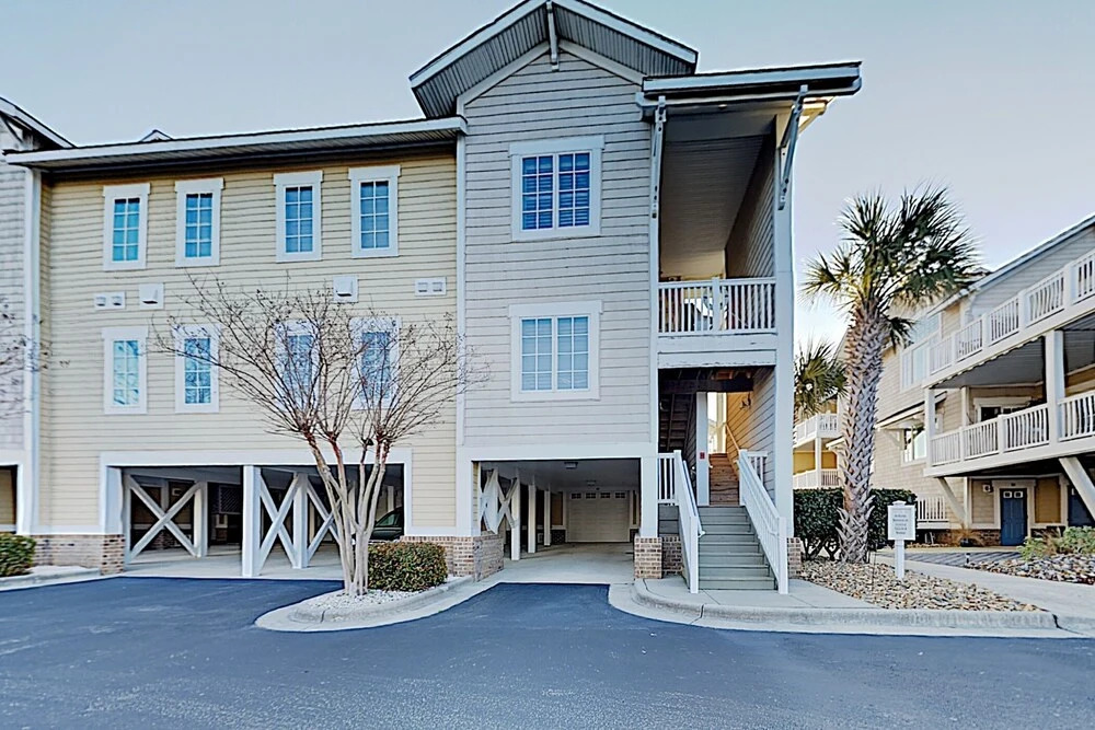 New Listing! Coastal W/ Pool - Walk To Beach 3 Bedroom Condo