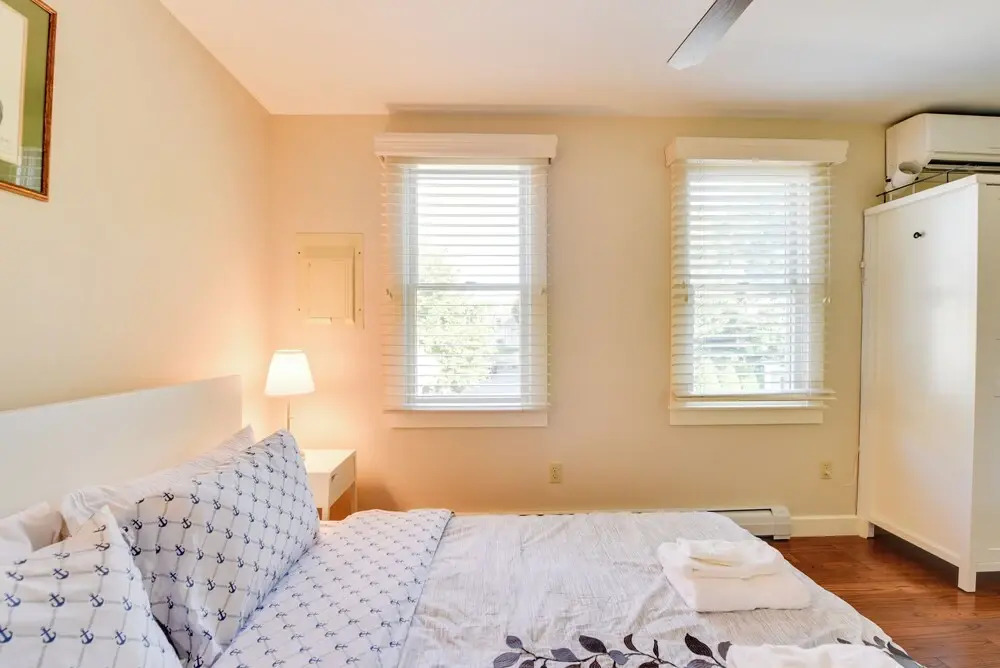 Shop, Dine, Explore Commercial St! Coastal Retreat