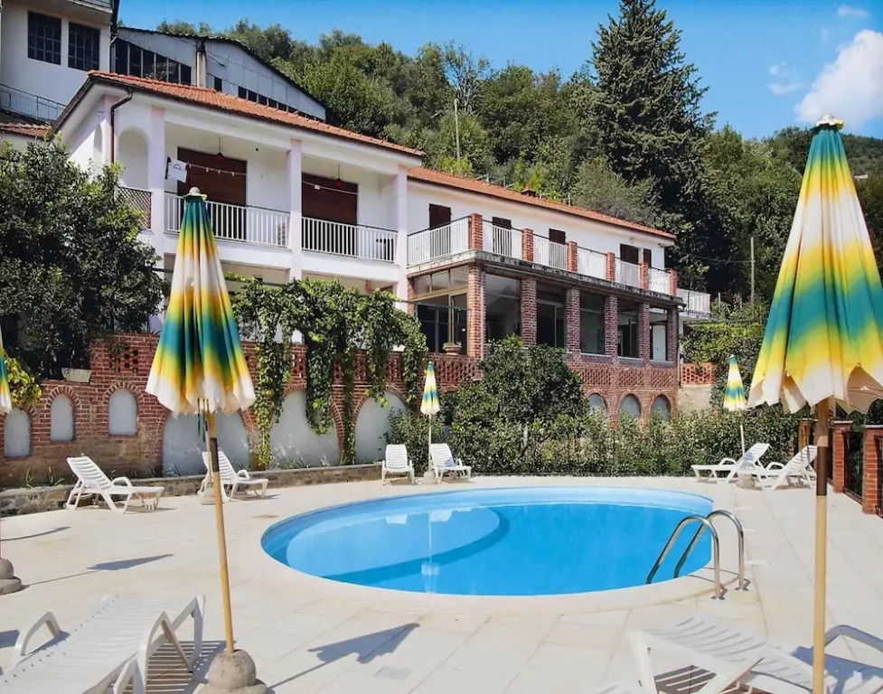 Elegant Castellaro Apartment With Pool