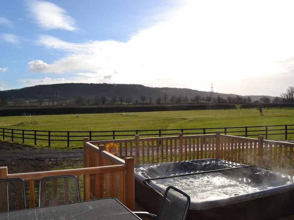 The Chiltern Lodges at Upper Farm Henton