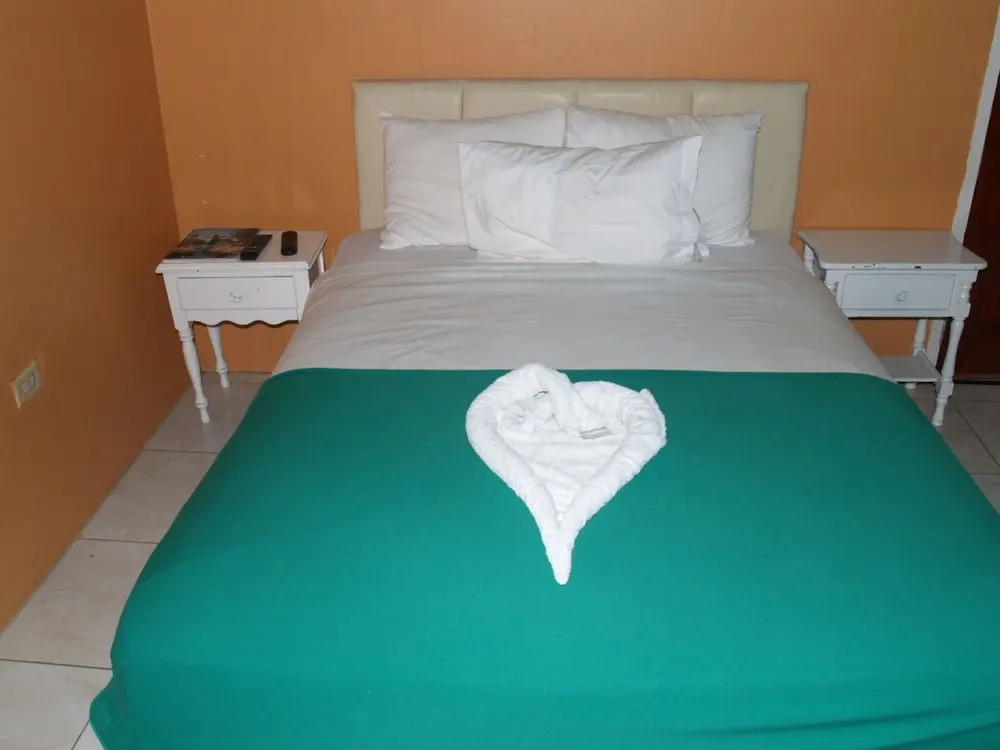 9 bed Villa Montego 10 Minute Walk to the Beach
