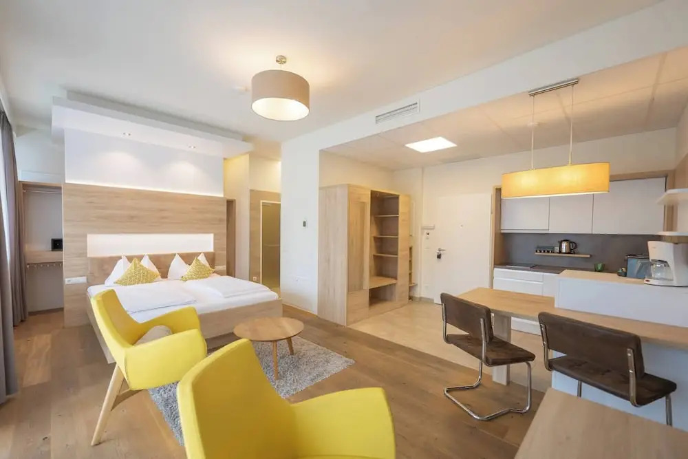 Comfort Studio With King-size Bed for 2 People 24-7 Check-in