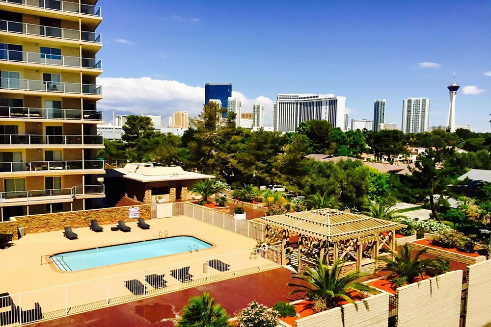 888 Convention Center 3 BEDROOM 2 BATH Condos