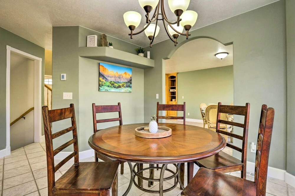 Spacious Family Home, 3 Mi to Dtwn Cedar City