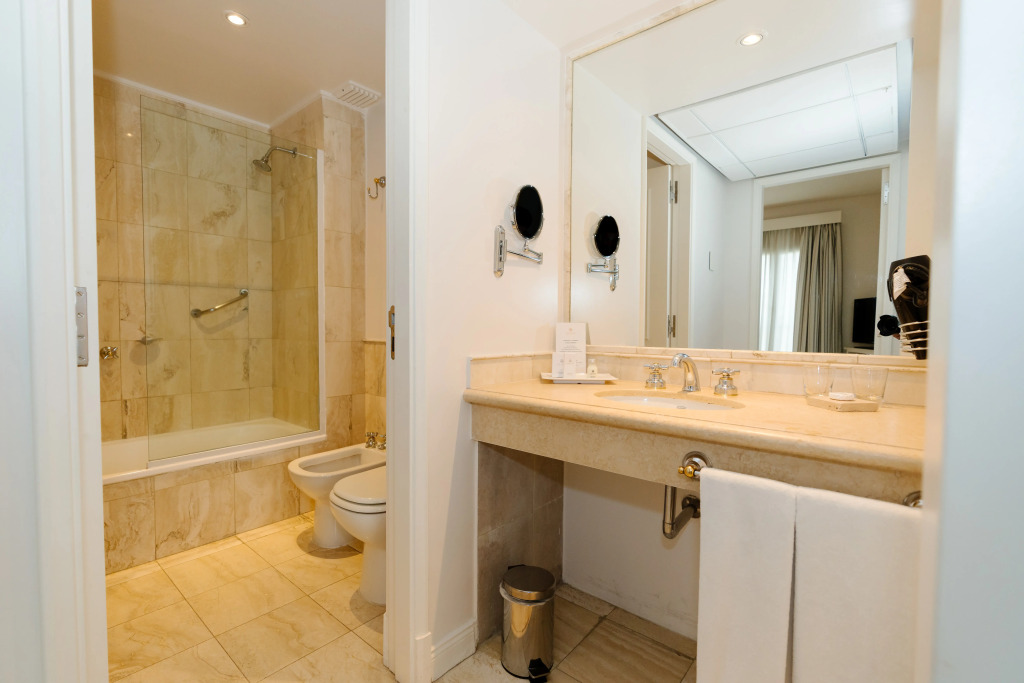Loi Suites Recoleta Hotel