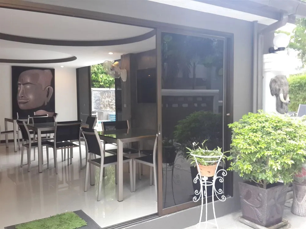 Yaka Hotel