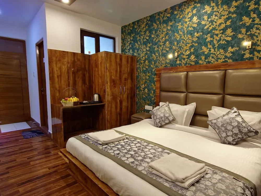 Seven Hills Hotel Srinagar