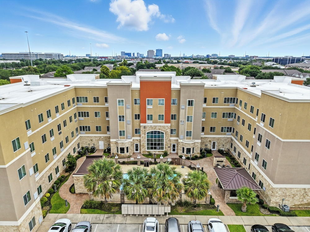 Relux at Westchase