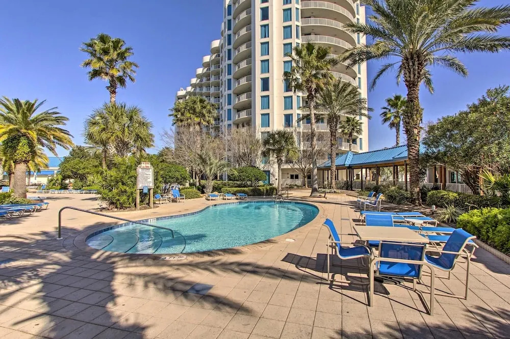 Destin Resort W/ Pool Deck & Beach Shuttle! 2 Bedroom Condo