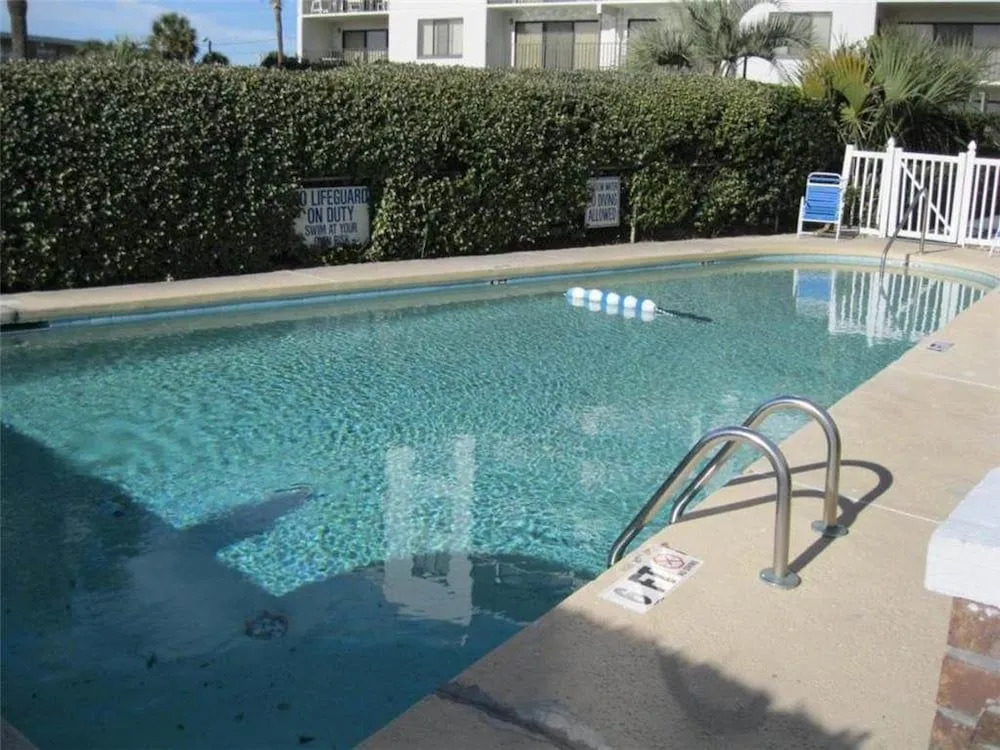 Drayton 402 - 3 Br Condo