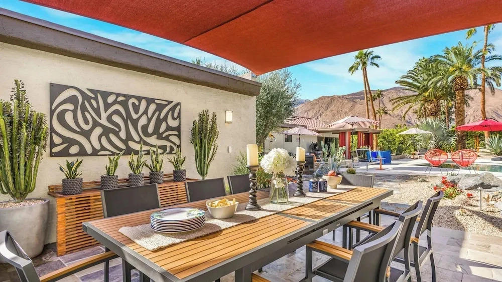 Design-forward Palm Springs Home w/ Saltwater Pool, Lush Yard & Multiple Outdoor Dining Areas Casa Papagayo by Avantstay