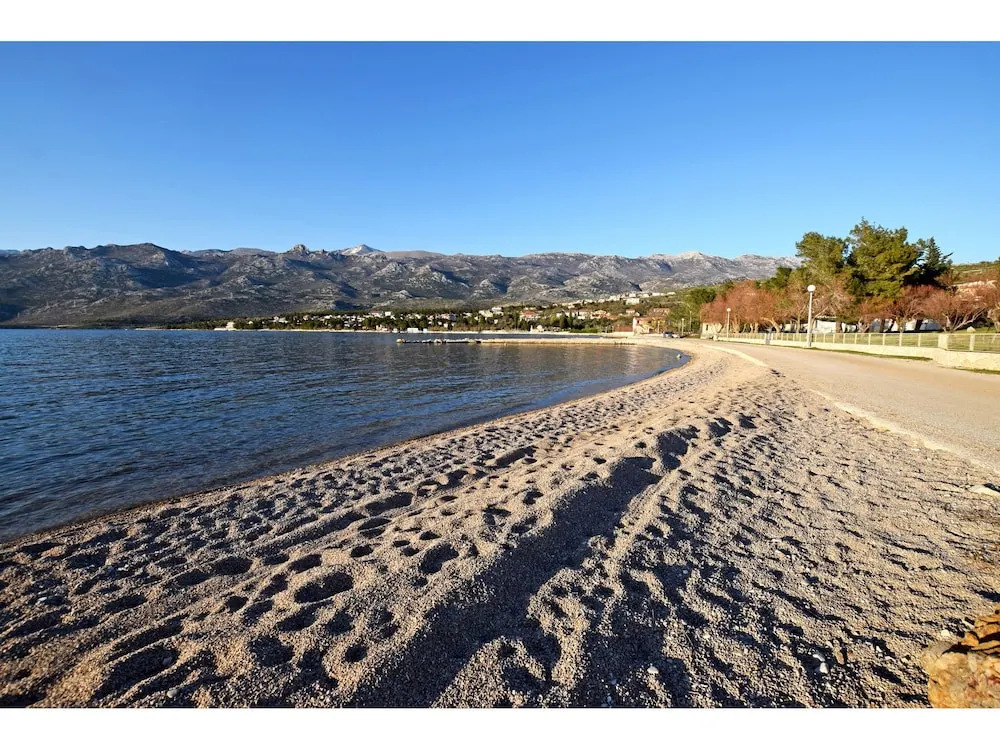 Apartment Boreas-with Panoramic View to the sea and Velebit