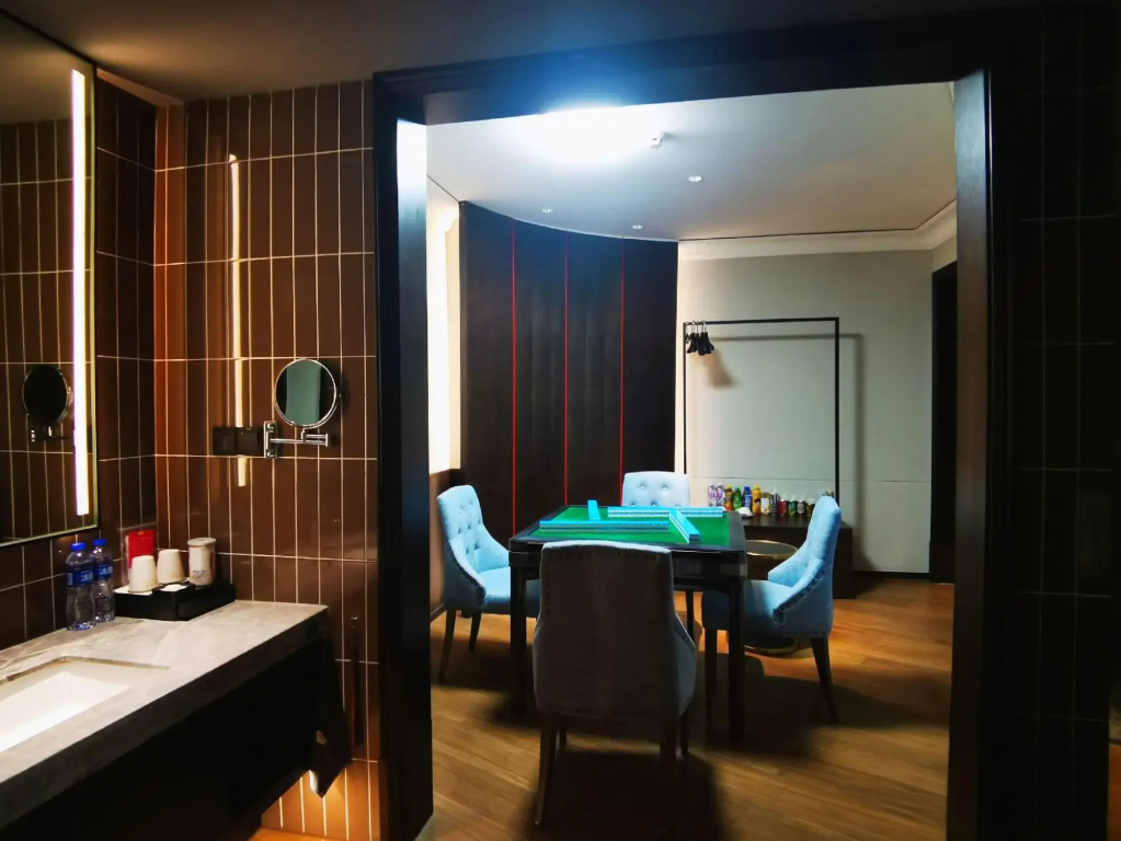 Aiju Hotel (Yingkou Bayuquan District Moon Lake Park Branch)