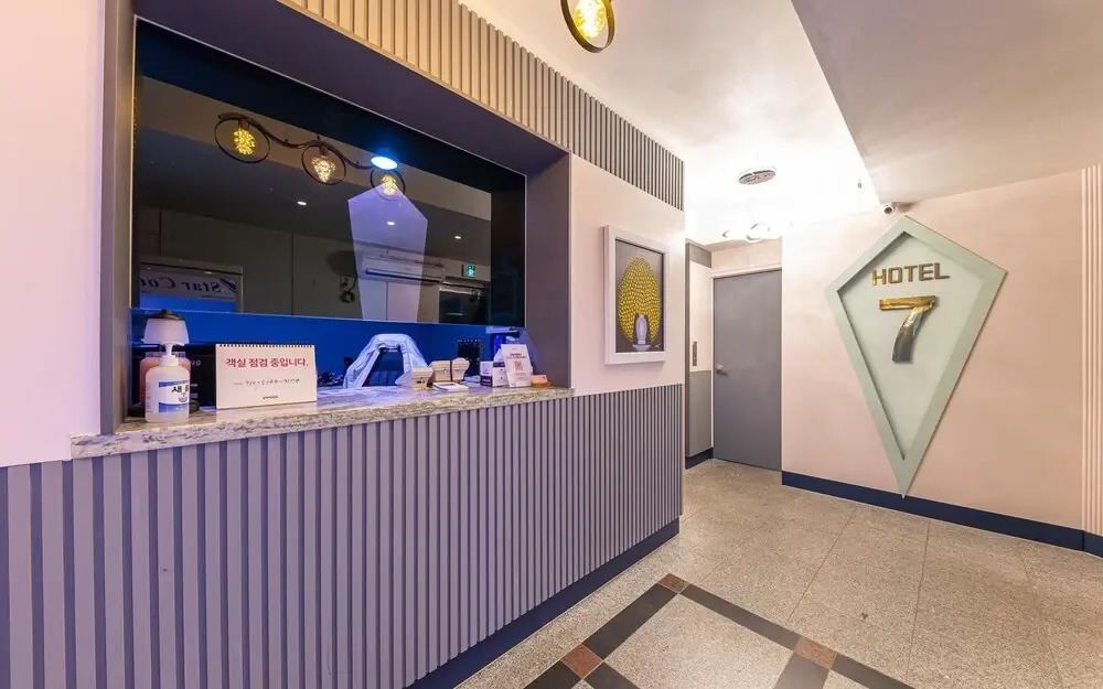 Hotel 7