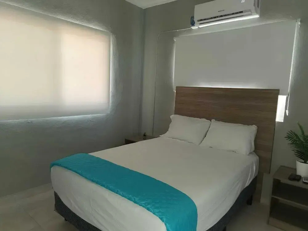 8th Street Suites