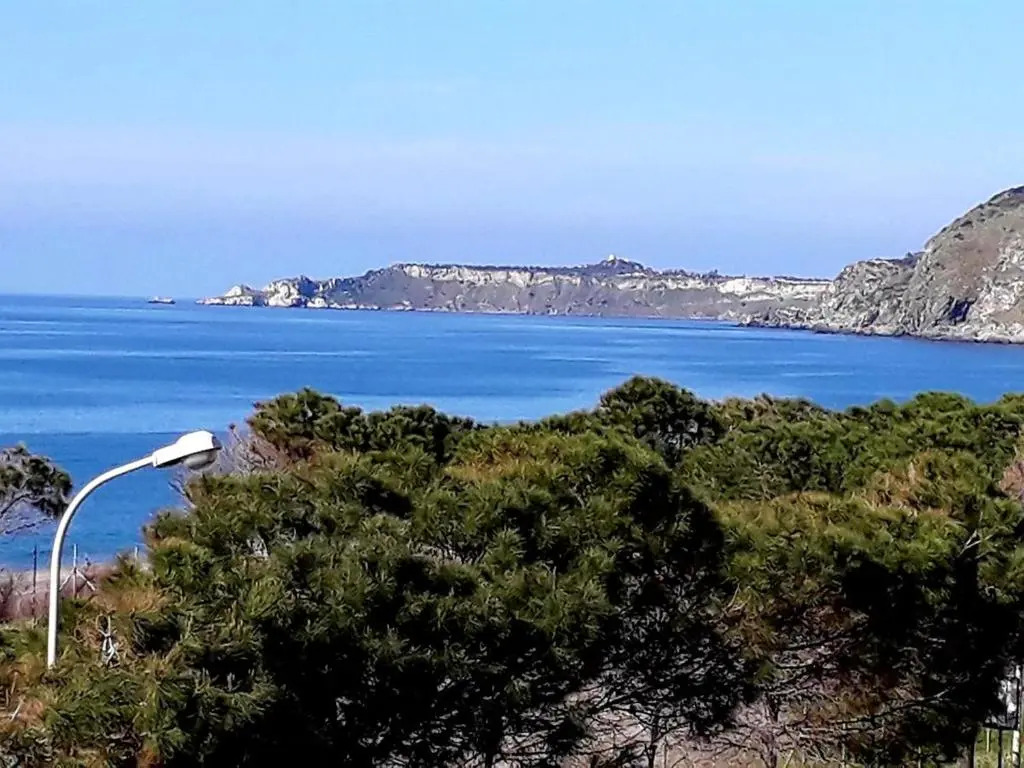 One bedroom appartement at Milazzo 30 m away from the beach with sea view furnished terrace and wifi