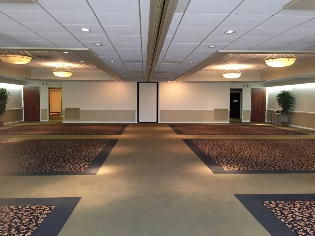 Airport Plaza Inn and Conference Center
