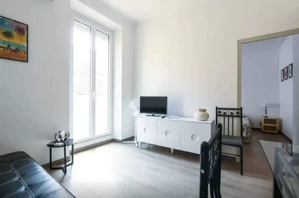 Sunny and Modern 1 Bedroom with Balcony2