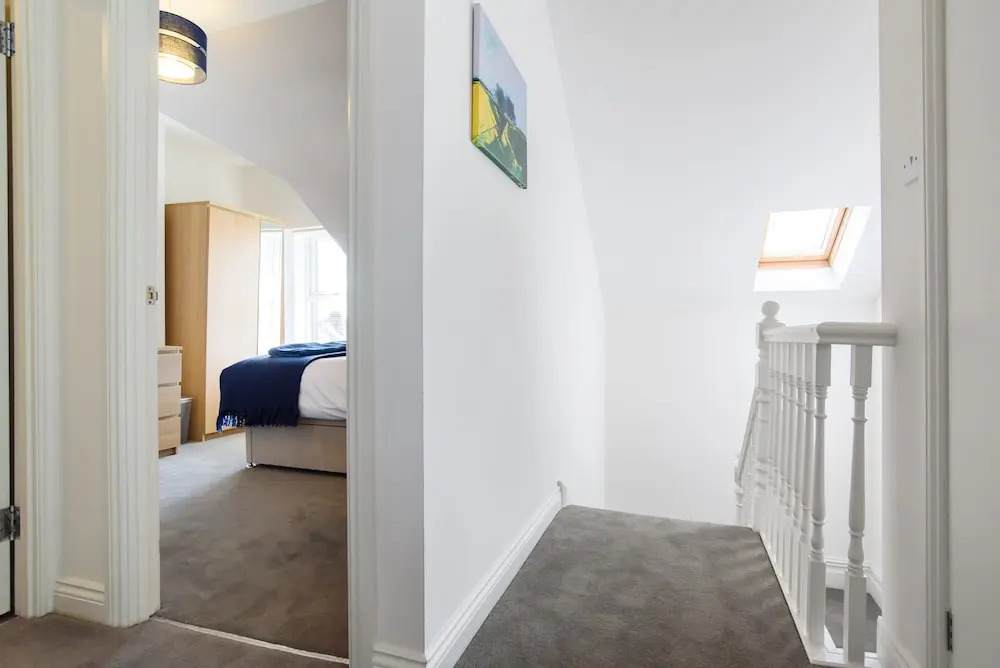 3 88A Albany Road
