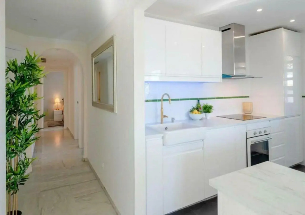 ✰ Luxurious 5 Bedroom PENTHOUSE. Sea Views. Hot Tub. BBQ. Golden Mile