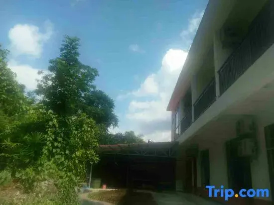 Yangshuo Banshan Courtyard (Yulong River Rafting Pier)
