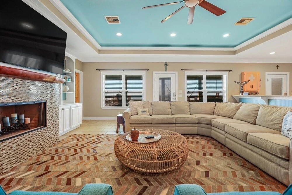 Lazy Days 4 Bedroom Home by Redawning