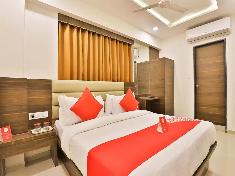 OYO 11922 Hotel Sunstar Inn
