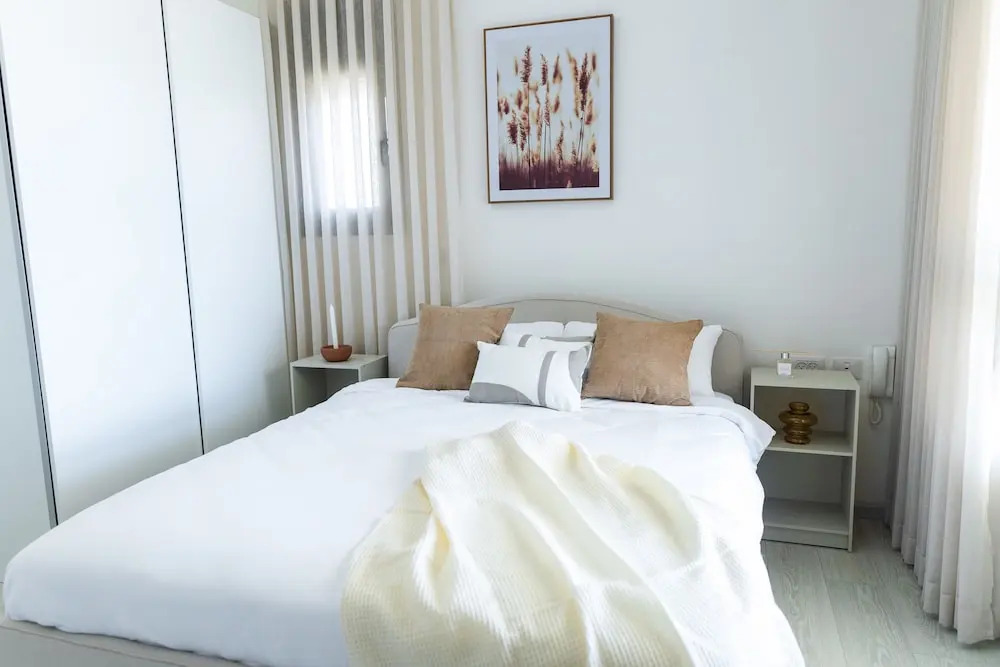 SeaFront Luxurious 3 BR Apartment
