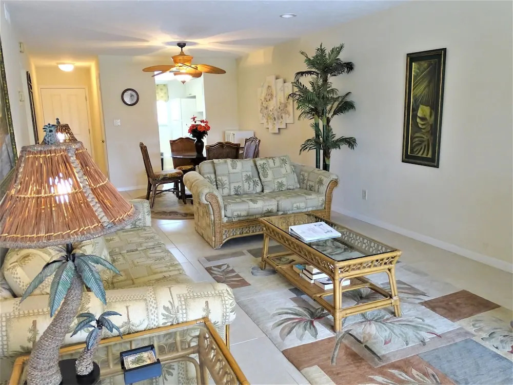 Sunset Royale 208 1 Bedroom 1 Bathroom Apts