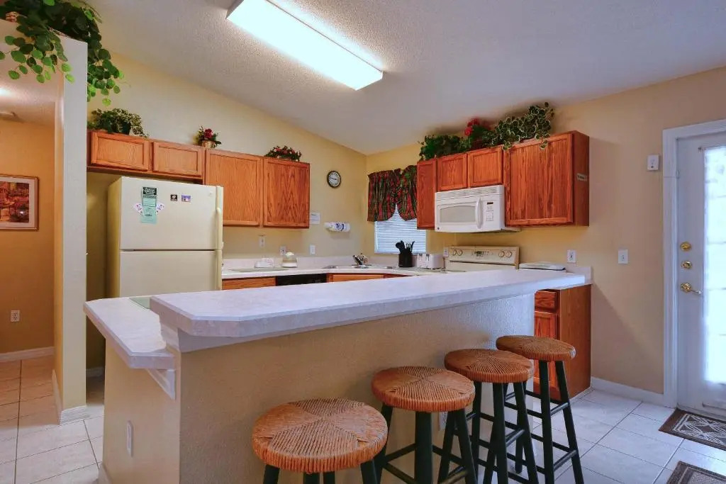 Greater Groves 3 Bedroom House w Pool - 5205GG