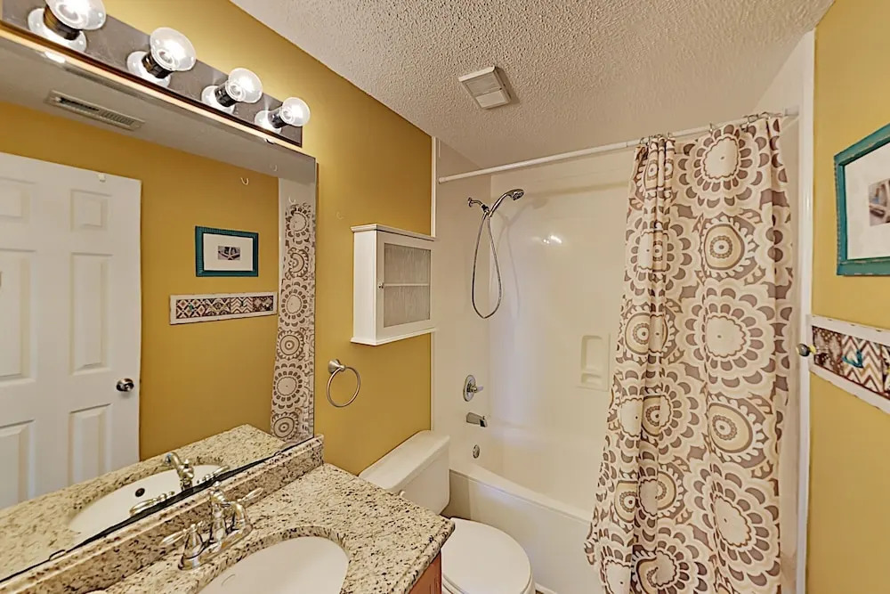 Top-floor Beachfront W/ Pool & Balcony 2 Bedroom Condo