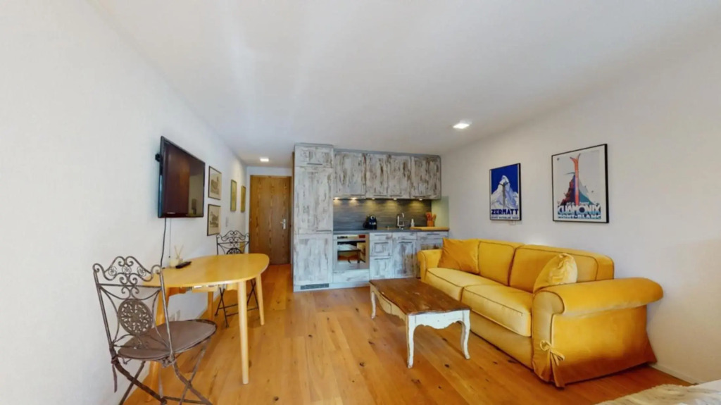 Bright studio with balcony & view to the Matterhorn