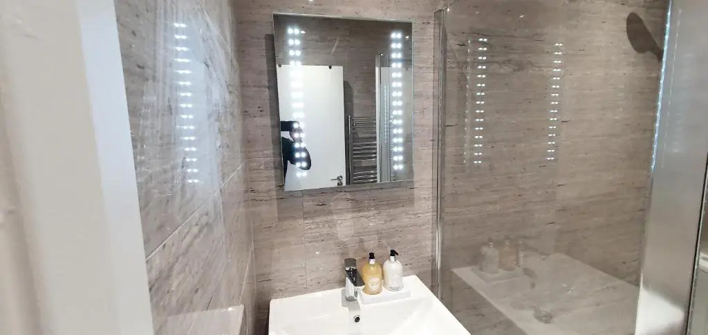 Garland Stylish Apartment 2 In Greater London