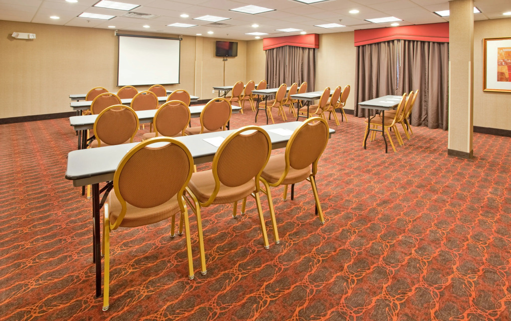 Hampton Inn & Suites Watertown