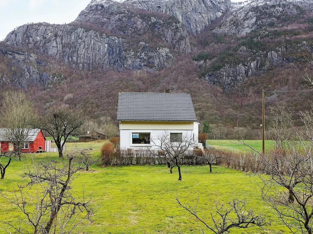 8 Person Holiday Home in Dyrdal