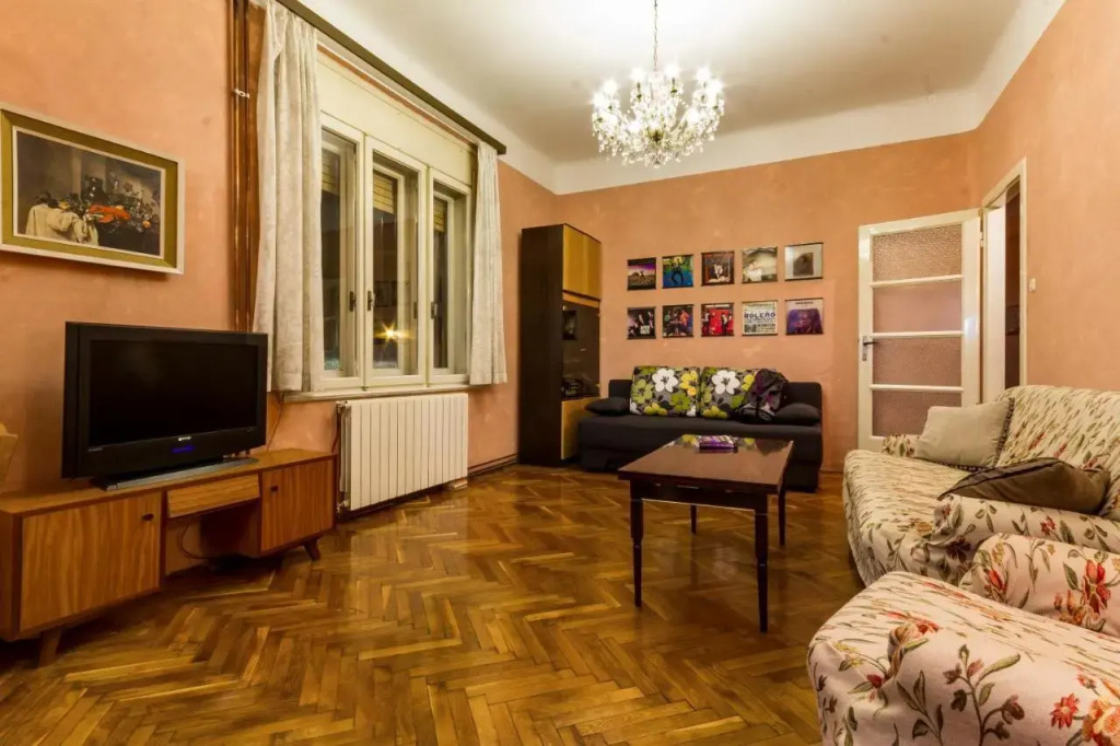 Spacious & Smart Center Apartment