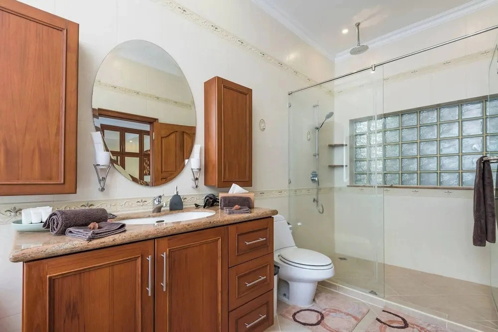 Luxury 4BR Pool Villa Pratamnak Soi5 - 50m to Beach