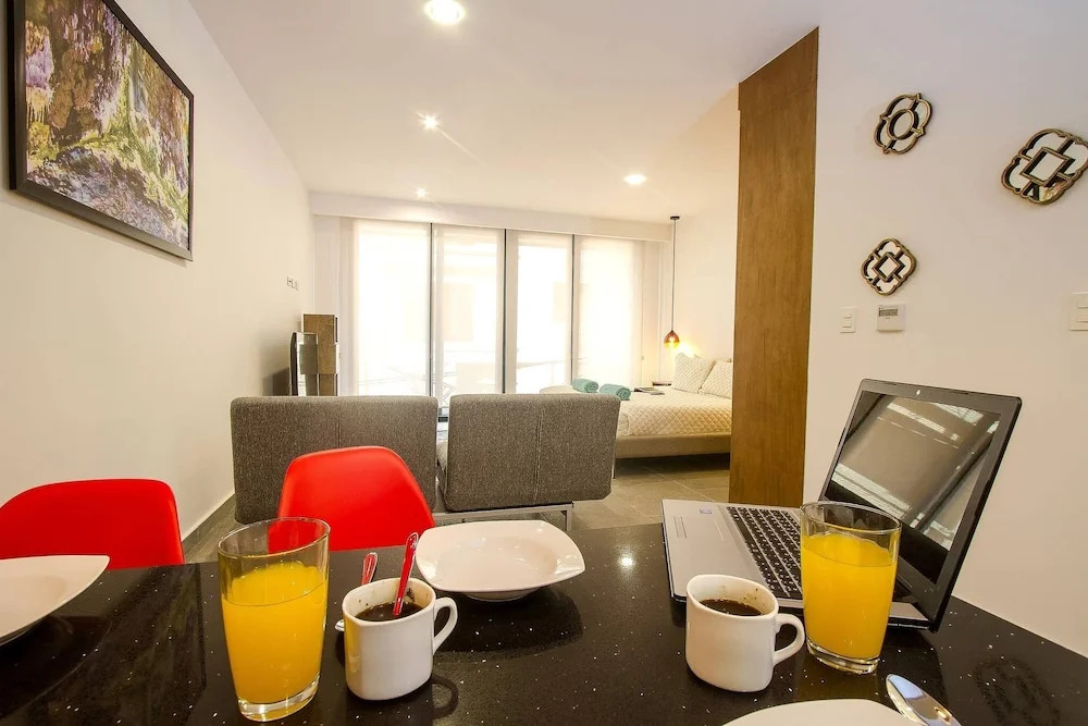 Bright Studio on 5th Avenue with a Rooftop Pool which has Ocean View!