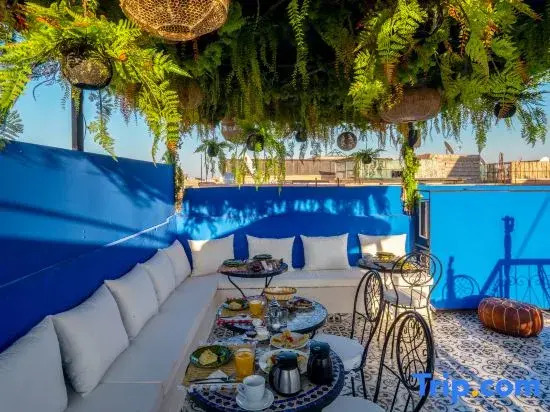 Riad Les Dunes And SPA