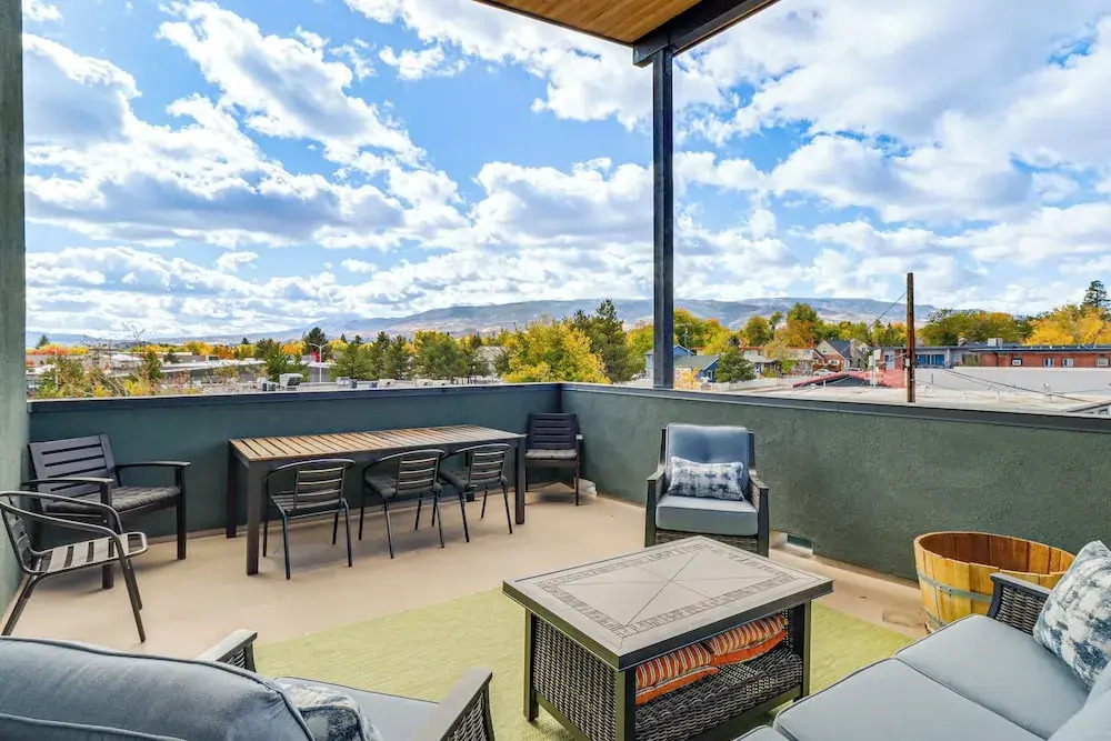 < 2 Mi to Dtwn Reno: Luxe Midtown Gem w/ Patio