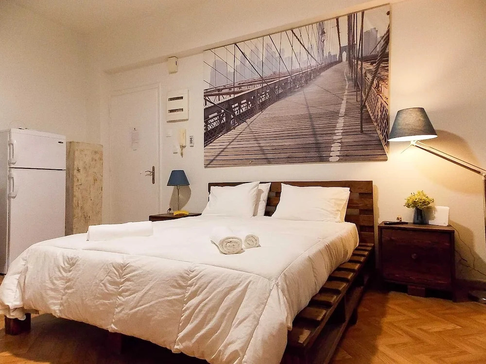 Central Cozy Studio, Athens City Link