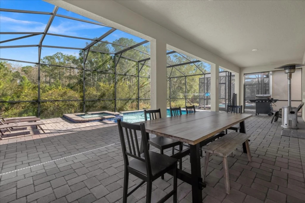 9 Bd 5 Ba Storey Lake 2877 Sc